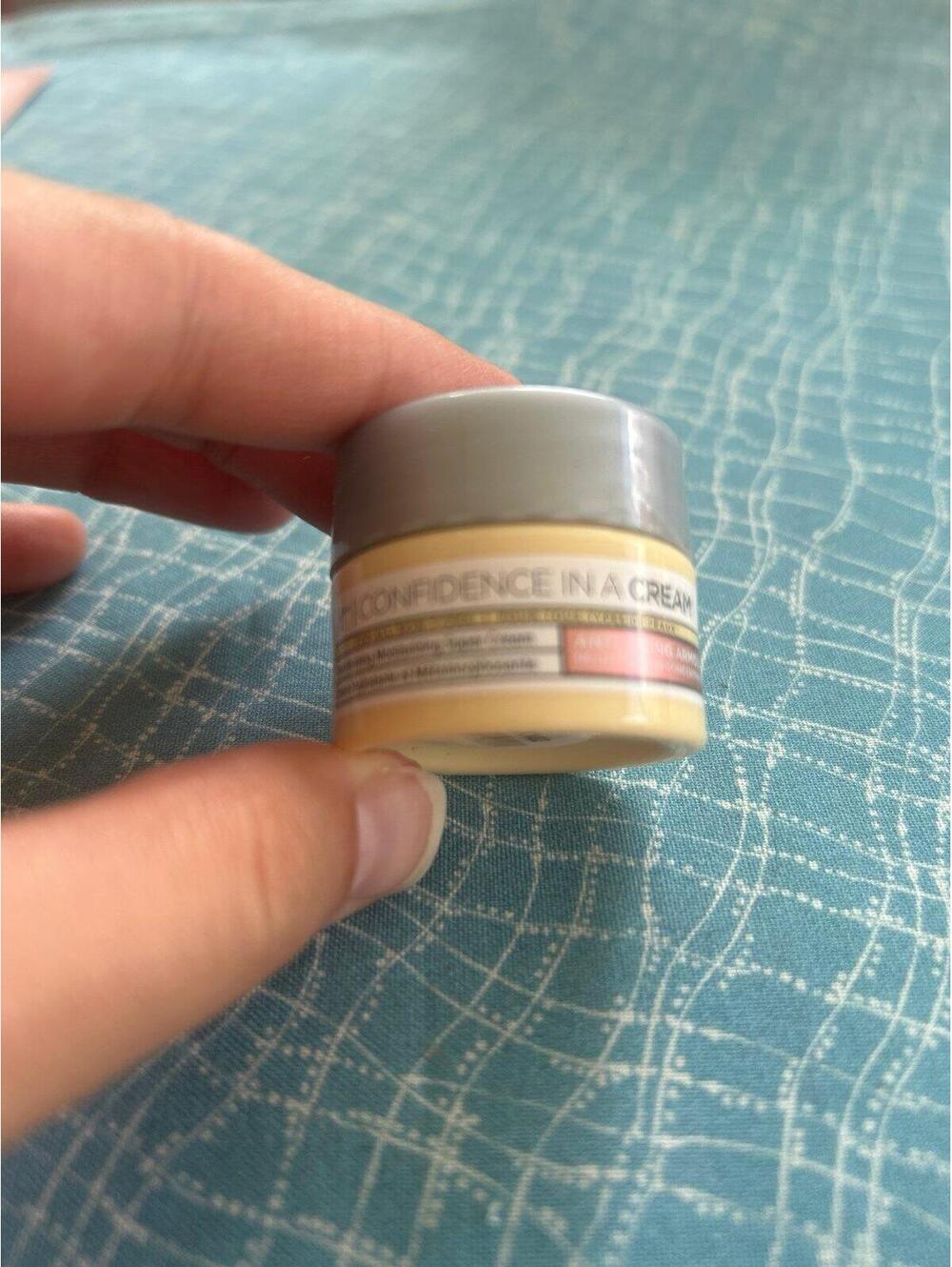 D105 IT Cosmetics Confidence in a Cream Hydrating Moisturizer .23 Oz mini travel